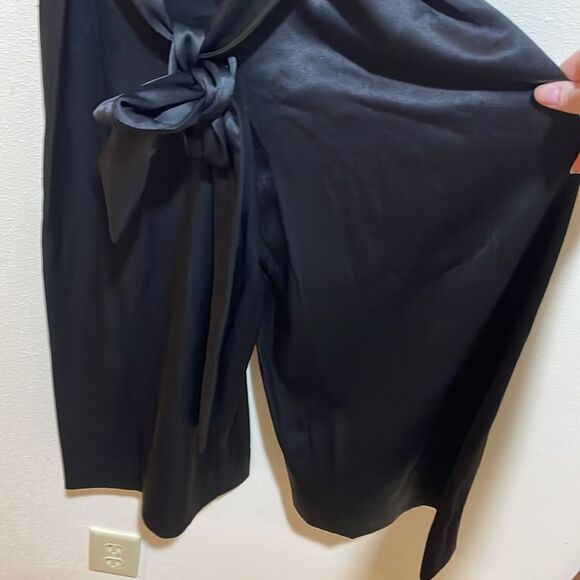 Alice + Olivia Harmon Cropped Belted Wide Leg Gaucho Satin Jumpsuit Black Size 2 - Picture 11 of 15